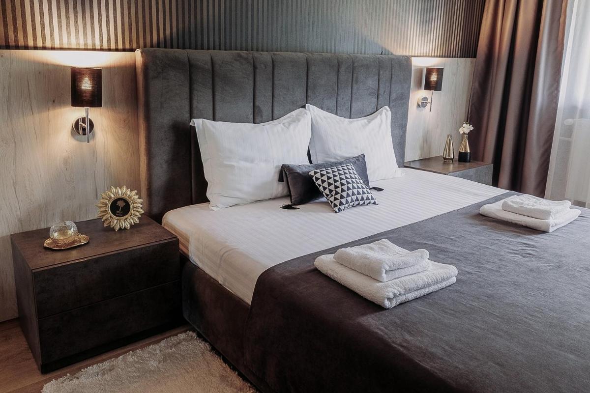 Charlotte Apartment - 2Bedrooms W Parking Near Nymphaea Gran Varadino Esterno foto