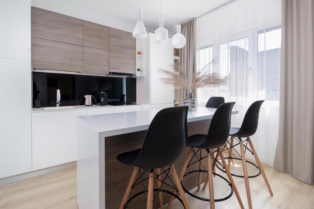 Charlotte Apartment - 2Bedrooms W Parking Near Nymphaea Gran Varadino Camera foto