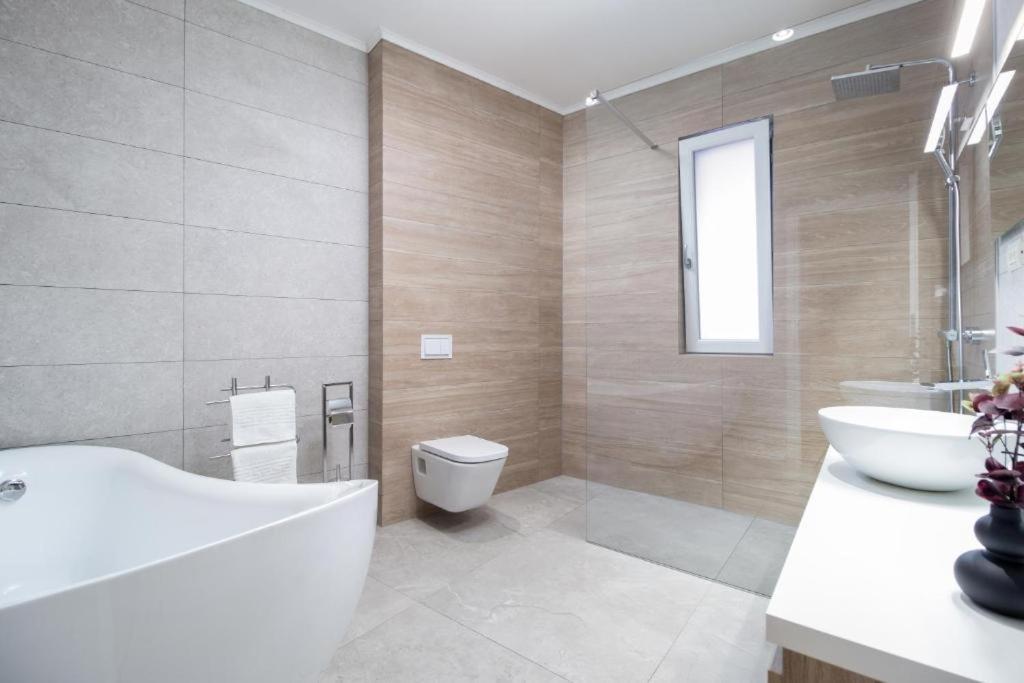 Charlotte Apartment - 2Bedrooms W Parking Near Nymphaea Gran Varadino Camera foto